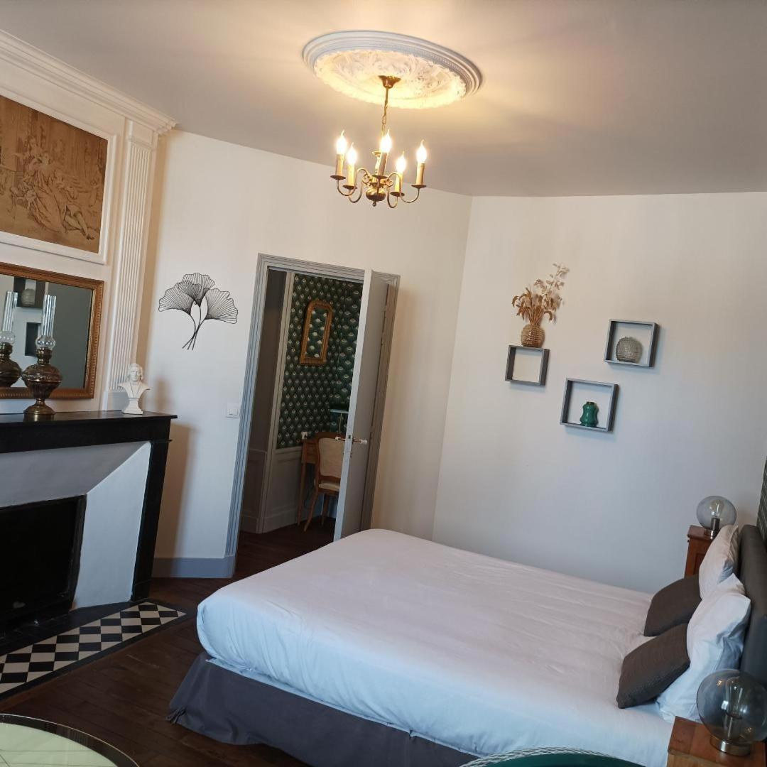 Le Relais Des Roses- Chambres D'Hotes Vatan Zewnętrze zdjęcie