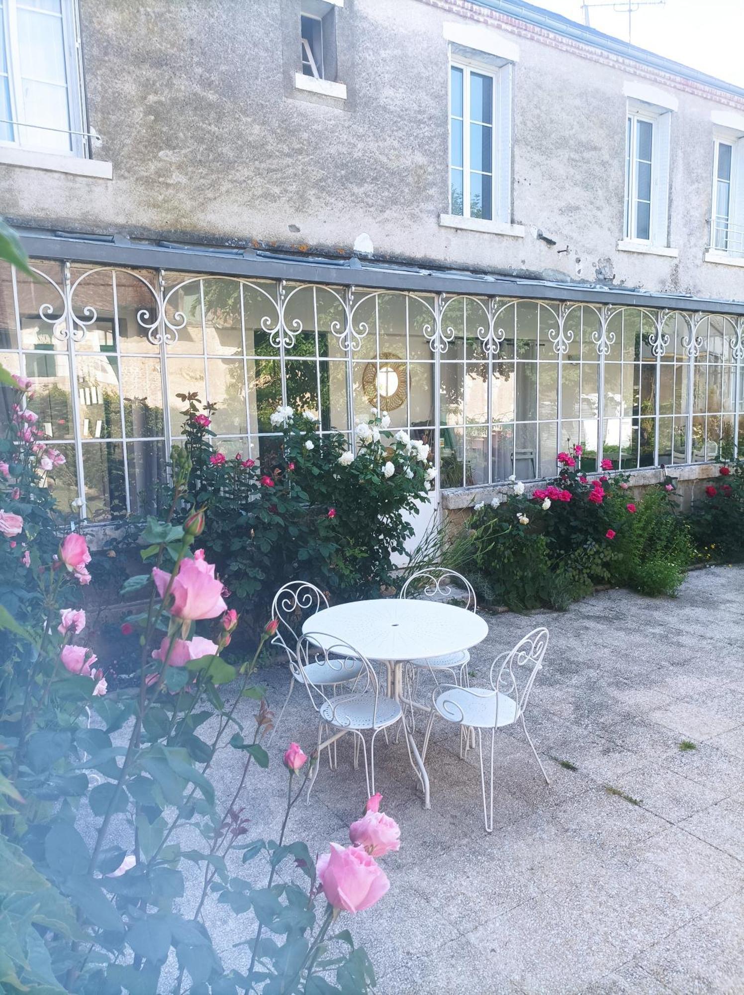 Le Relais Des Roses- Chambres D'Hotes Vatan Zewnętrze zdjęcie